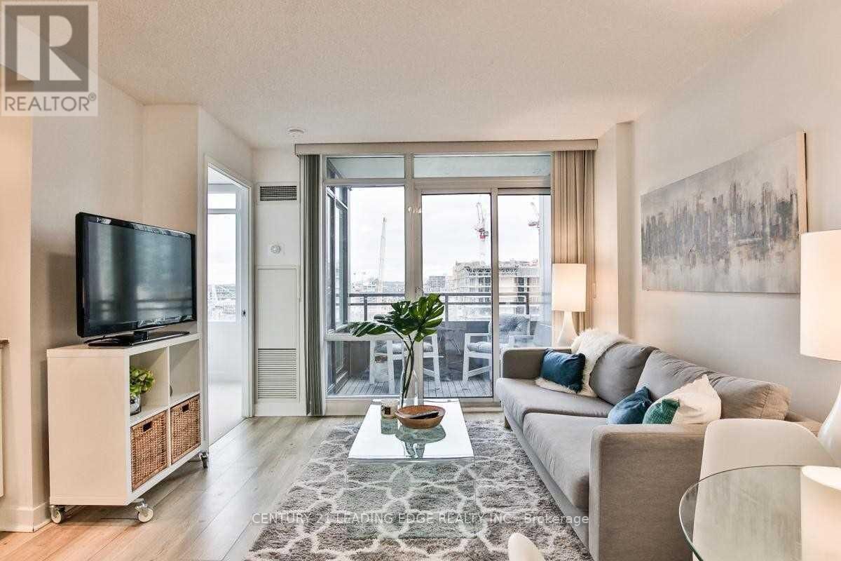 Property Photo:  25 Telegram Mews 1816  ON M5V 3Z1 