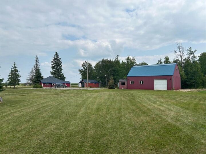 Property Photo: 45156 Pth 15 Rd 60N Highway MB R5L 0G9