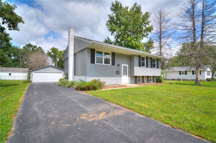 Property Photo:  3048 E Orchard Drive  IL 62521 