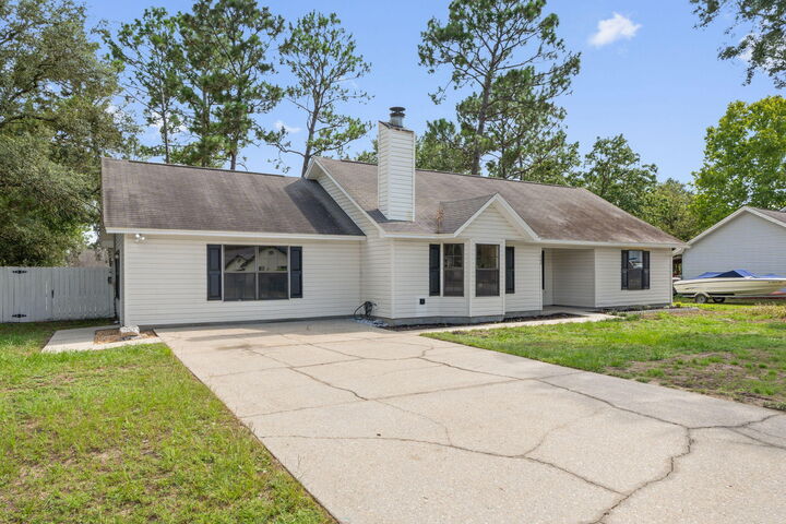 Property Photo: 200 W Walker Circle FL 32539