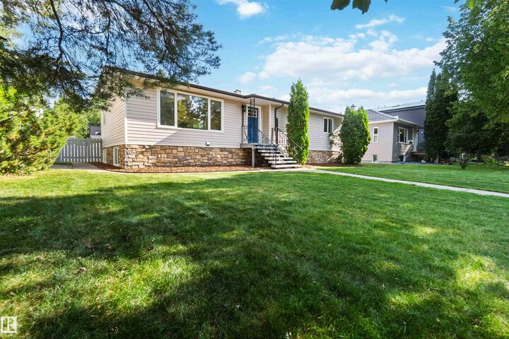 Property Photo:  9336 69 Avenue NW  AB T6E 0R9 
