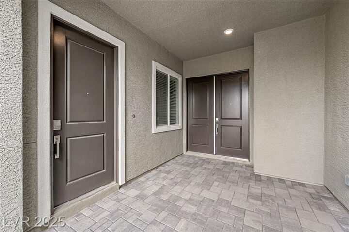 Property Photo:  