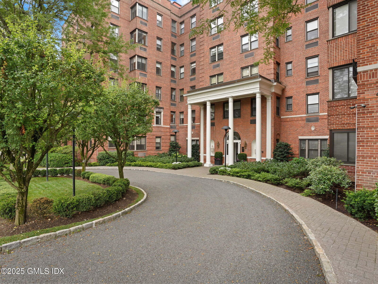 Property Photo: 40 W Elm Street 1-M CT 06830