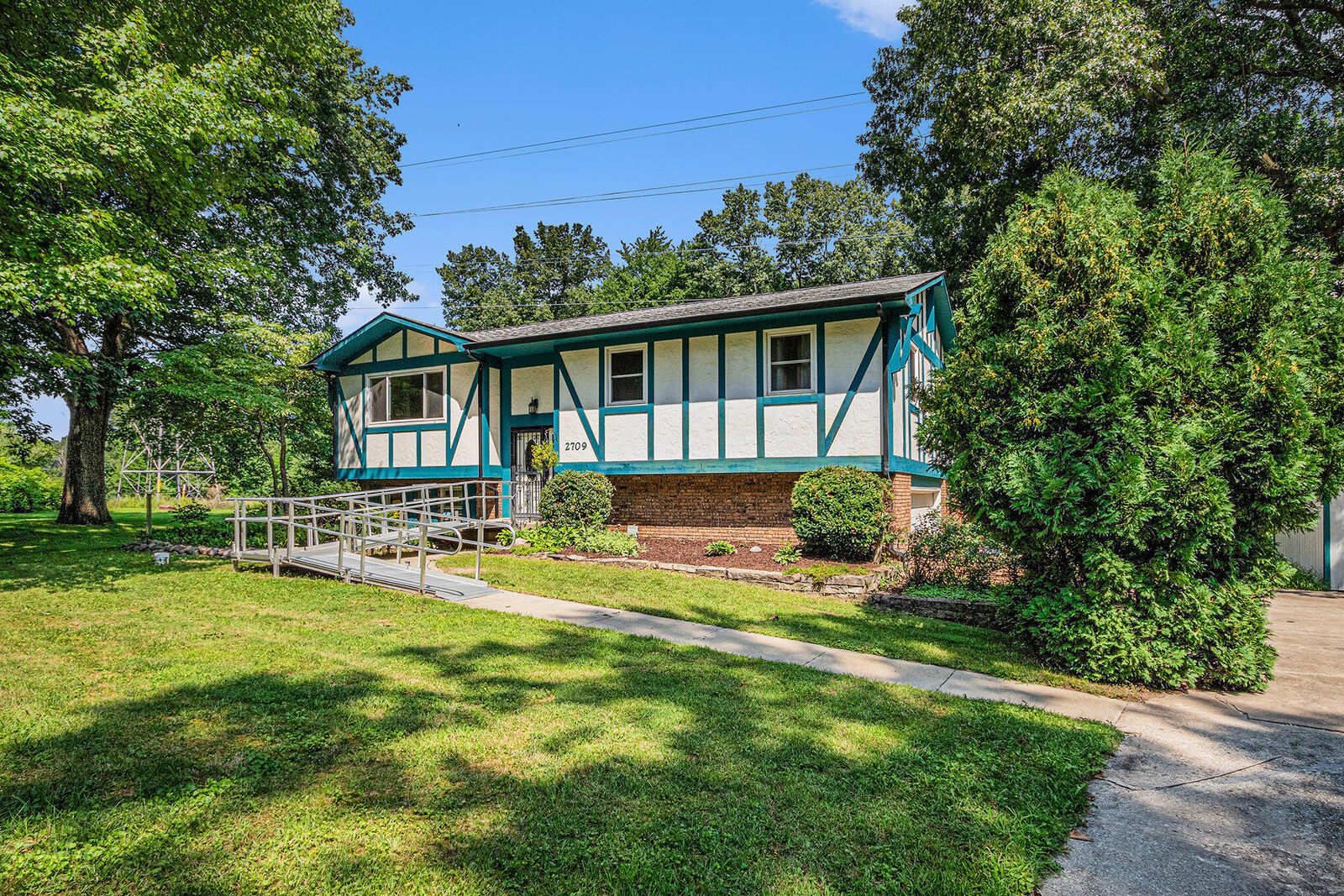 Property Photo: 2709 N Shawnee Trail IN 46350