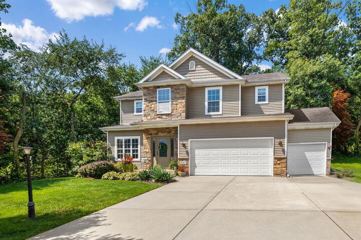 Property Photo: 882 Hemingway Trail IN 46383