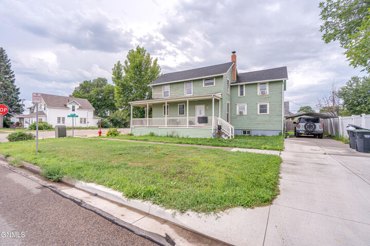 Property Photo:  310 1st Street NE  ND 58554 