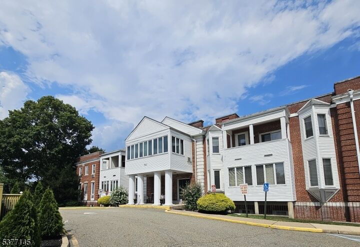 Property Photo:  520 Newark Pompton Tpke 300  NJ 07444 