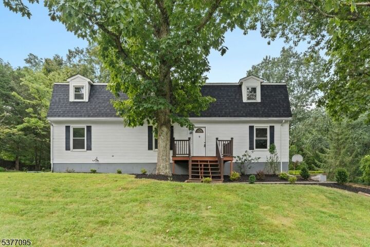 9 Deer Path  Holland Twp. NJ 08848 photo