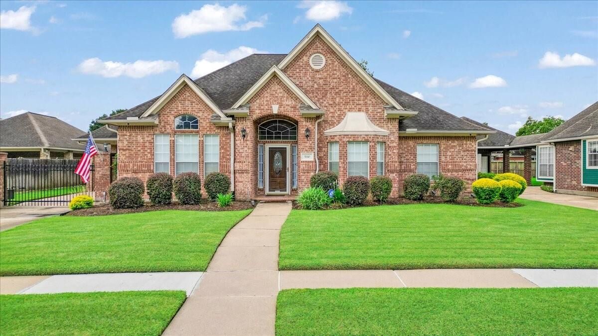Property Photo:  5110 Bay Hill Lane  TX 77505 