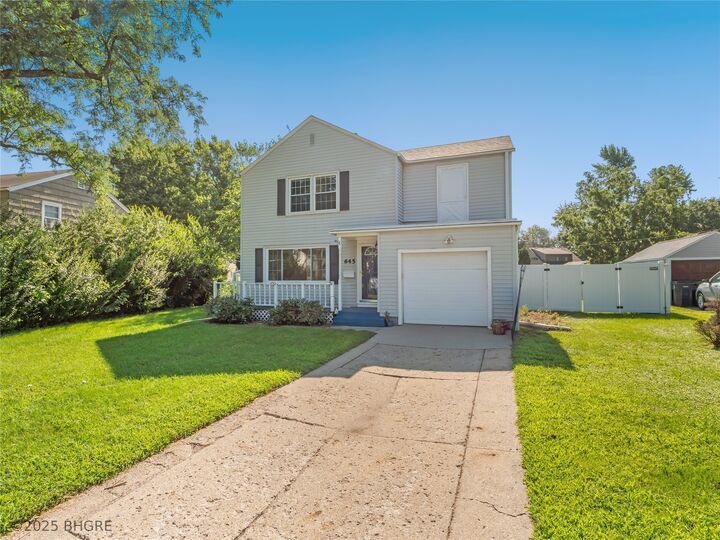 Property Photo:  645 SW Kenworthy Drive  IA 50023 