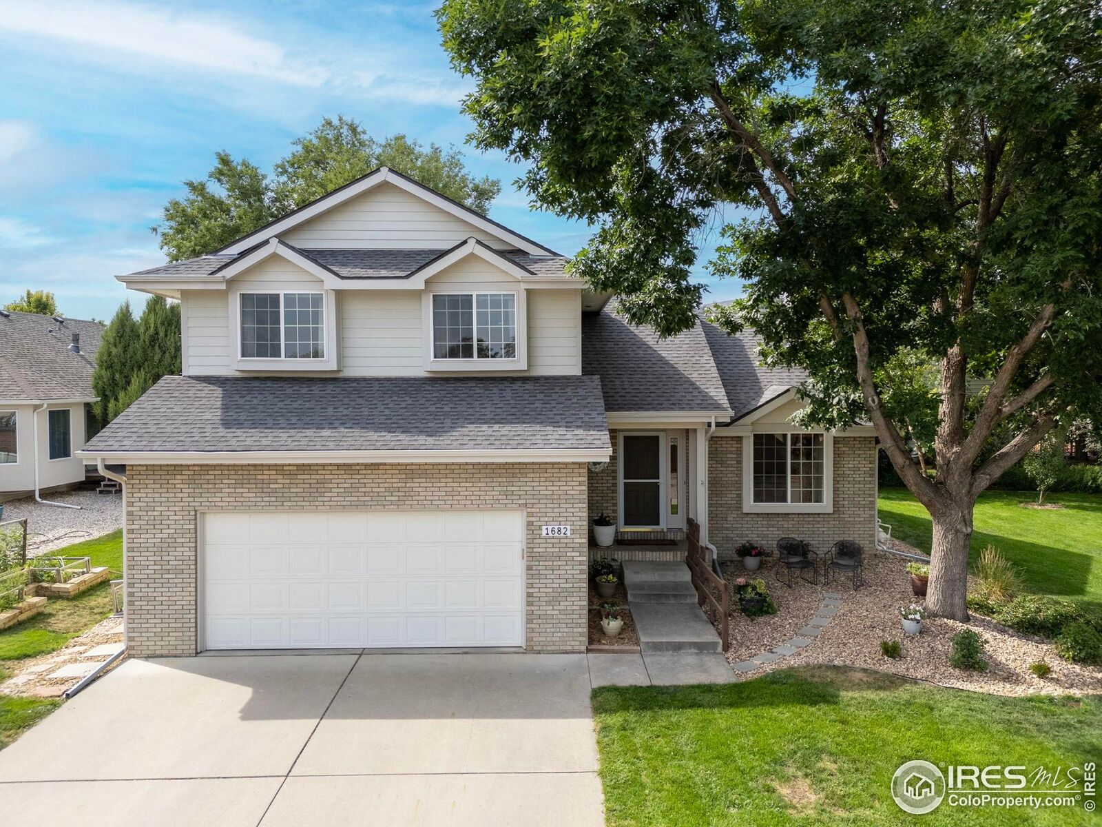 Property Photo:  1682 Stove Prairie Cir  CO 80538 