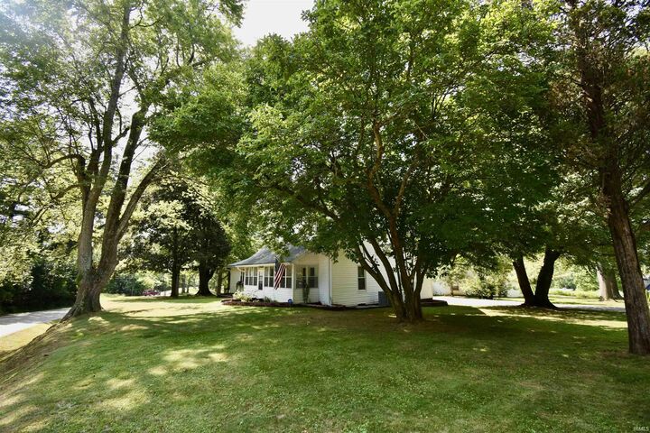 Property Photo: 130 W Evergreen Road IN 47710