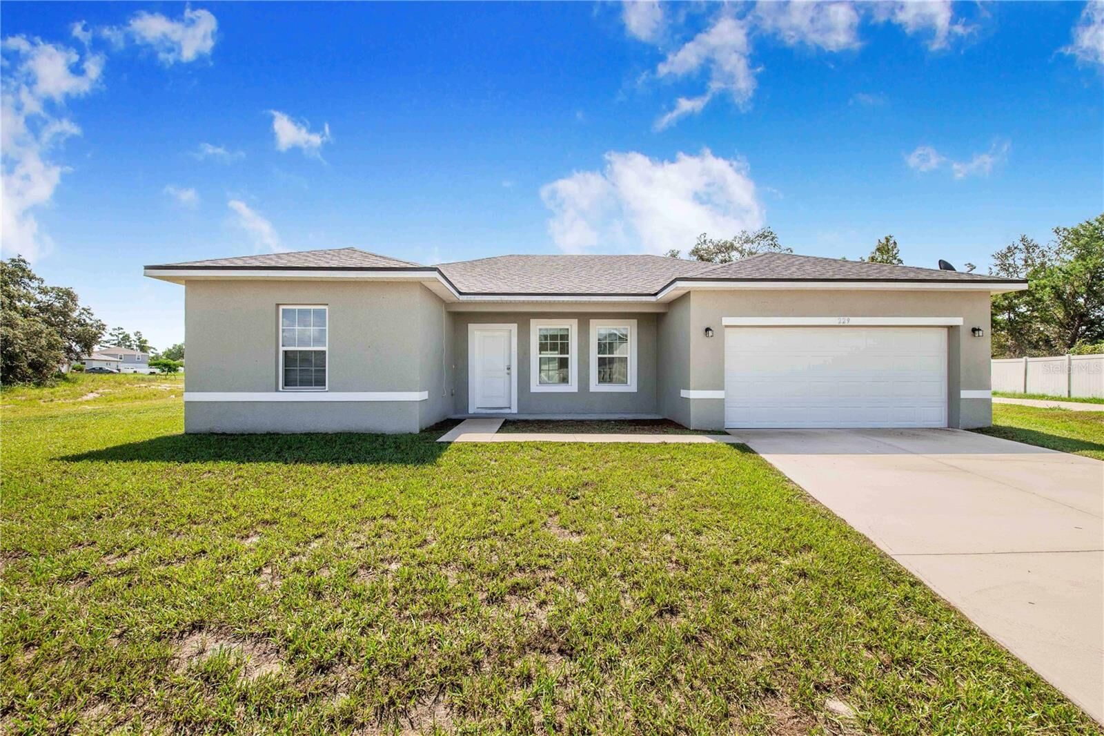 Property Photo:  229 E Aster Court  FL 34759