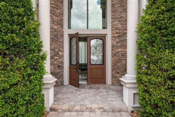 Property Photo: 4077 Isabella Circle FL 34786