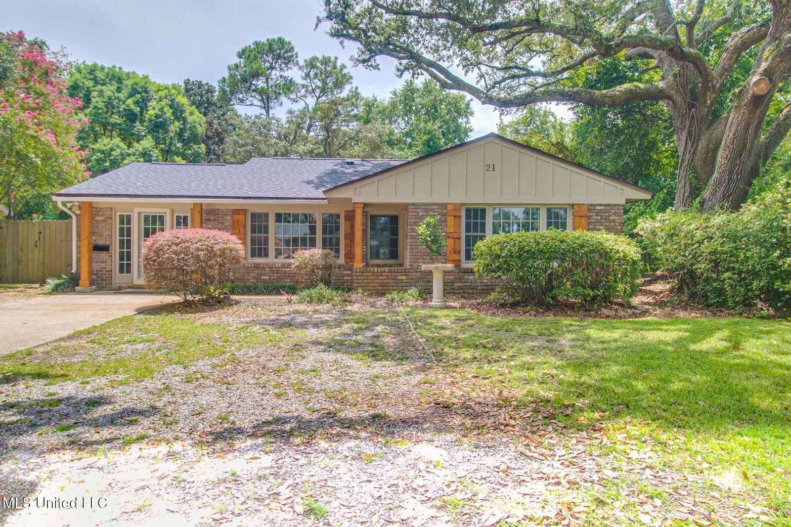 Property Photo:  21 Woodglen Drive  MS 39507 