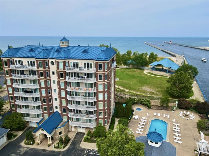200 Lake Street 4C  Saint Joseph MI 49085-2042 photo