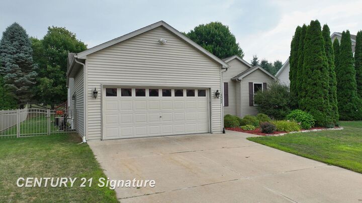 Property Photo: 2442 Hickory Circle Drive Road MI 48855