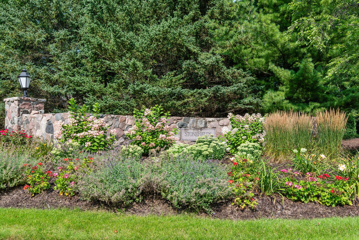 Property Photo: 4012 W Canterbury Ct WI 53092