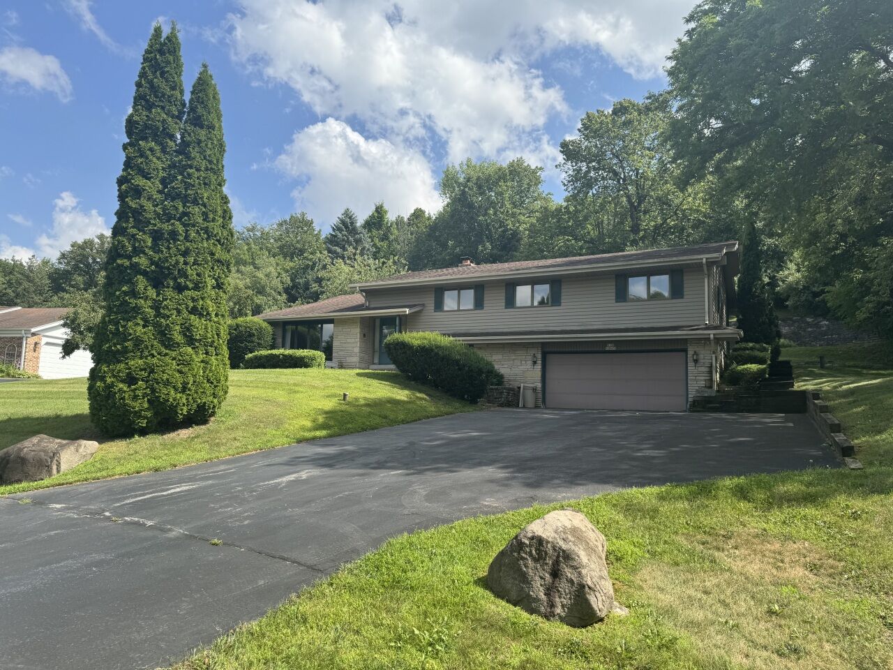 Property Photo:  N105w20975 Oak Ln  WI 53022 