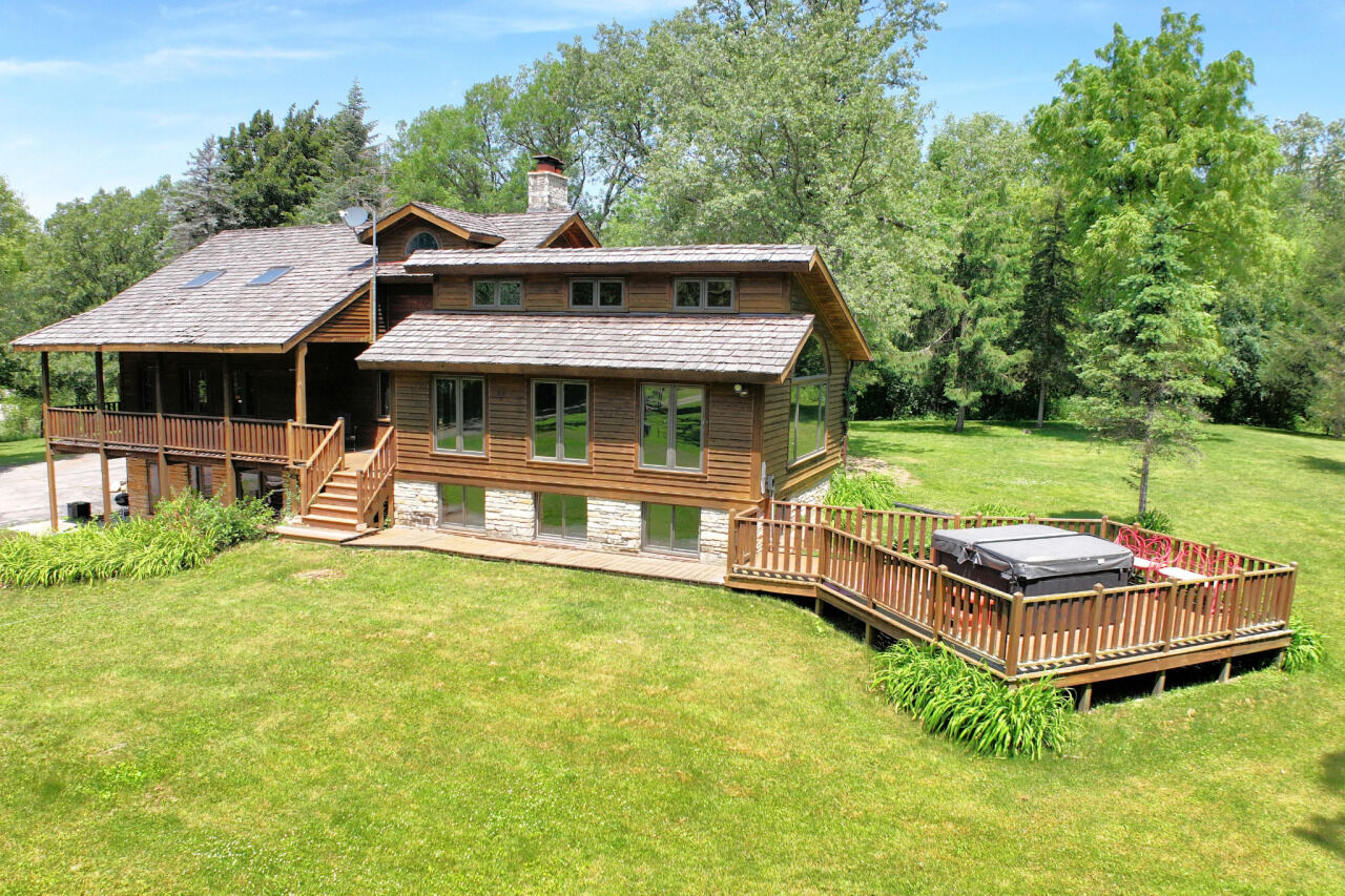 Property Photo: N3075 Hardscrabble Rd WI 53118