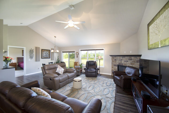 Property Photo:  292 E Redding Cir  WI 53004 