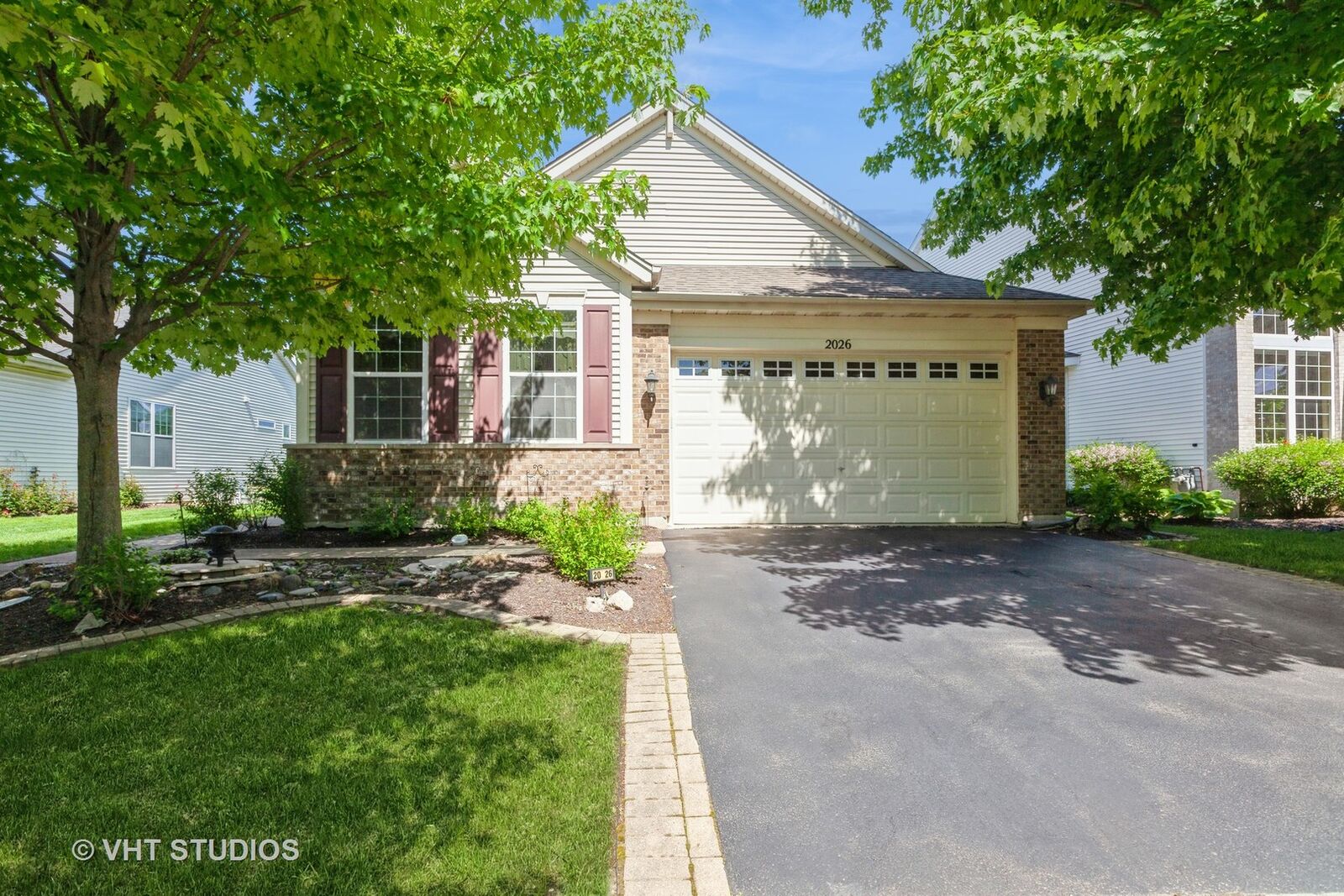 Property Photo:  2026 Highbury Lane  IL 60502 