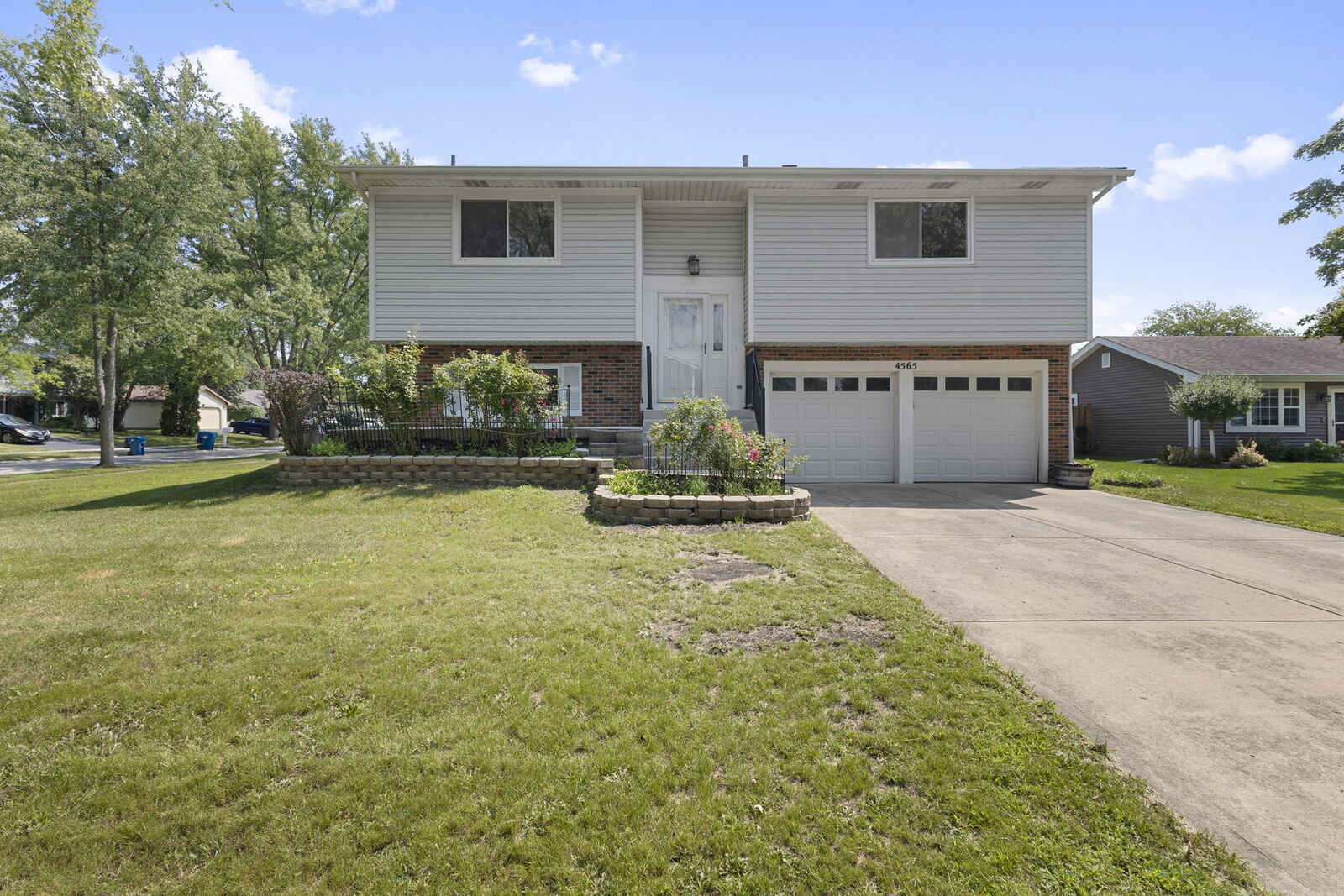 Property Photo:  4565 Dupont Drive  IL 60133 