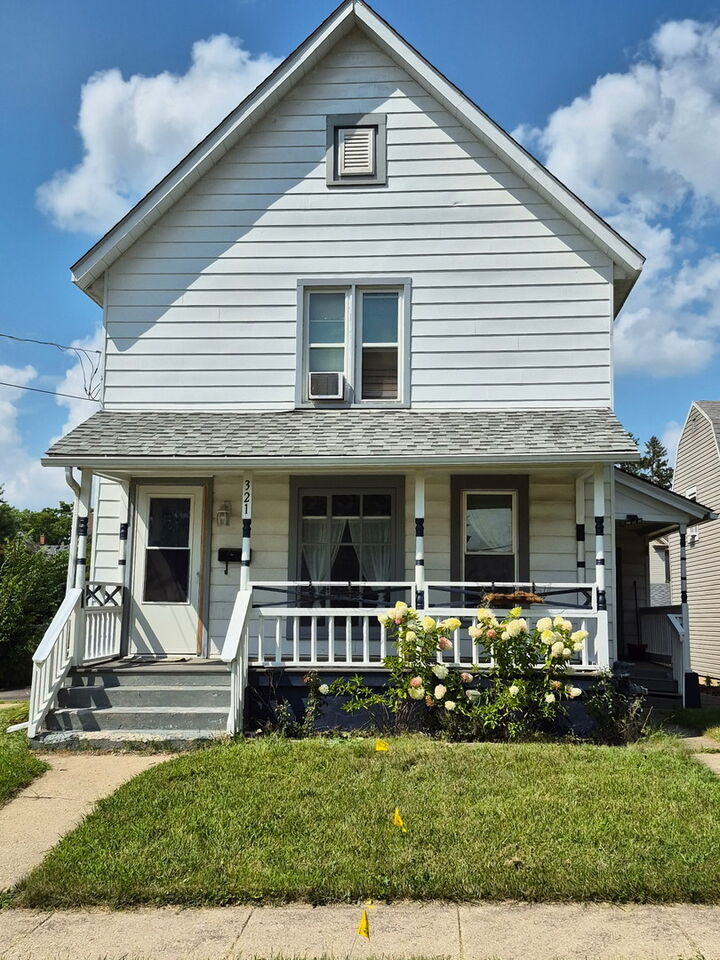 321 Hoy Avenue  Woodstock IL 60098 photo
