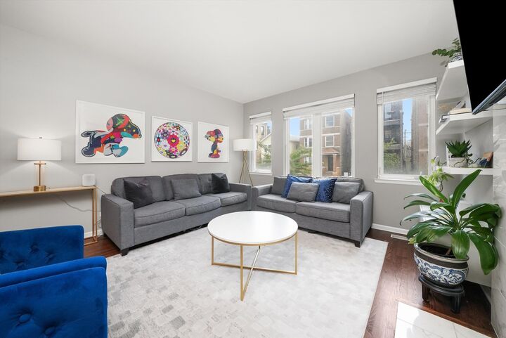 Property Photo:  1112 N Paulina Street 1  IL 60622 