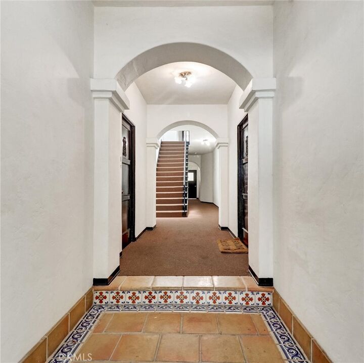Property Photo:  124 S Elm Drive 7  CA 90212 
