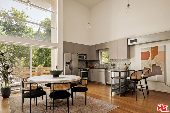 Property Photo:  7062 Hawthorn Avenue 103  CA 90028 