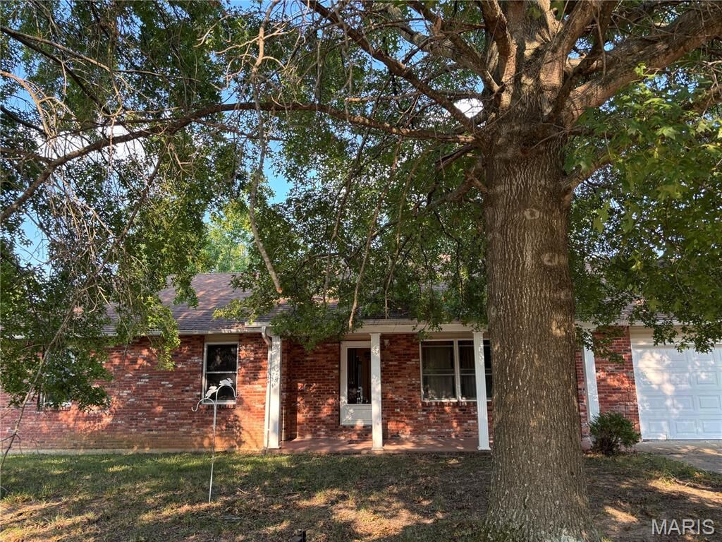 Property Photo:  1006 Dearmore Court  MO 63701 