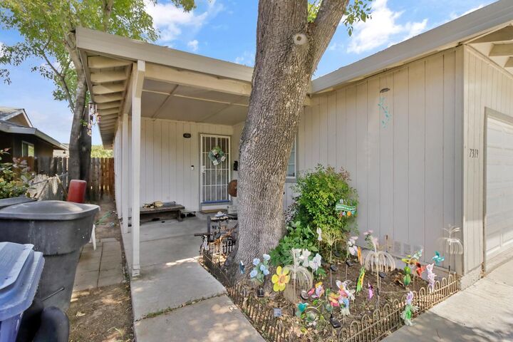 Property Photo: 7319 Berna Way CA 95823