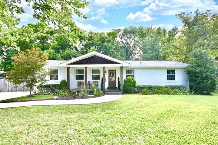 Property Photo: 692 Brewer Dr TN 37211