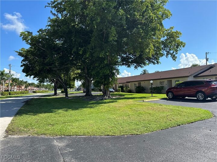 Property Photo: 4611 SE 5th Place 8 FL 33904