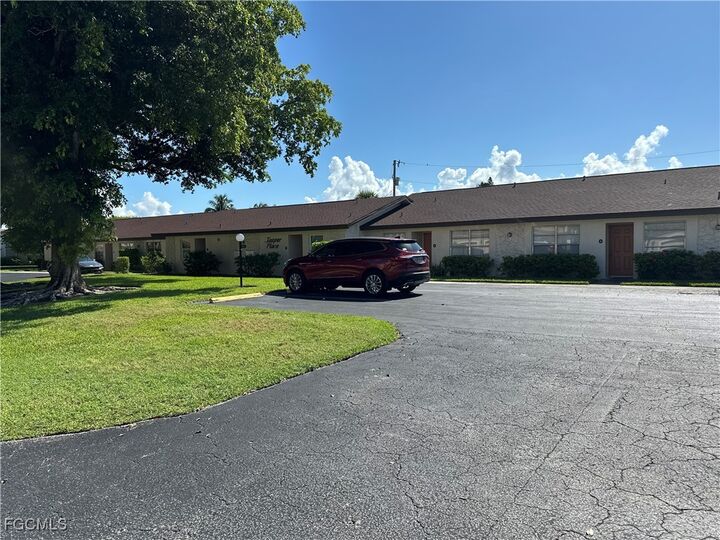 Property Photo:  4611 SE 5th Place 8  FL 33904 
