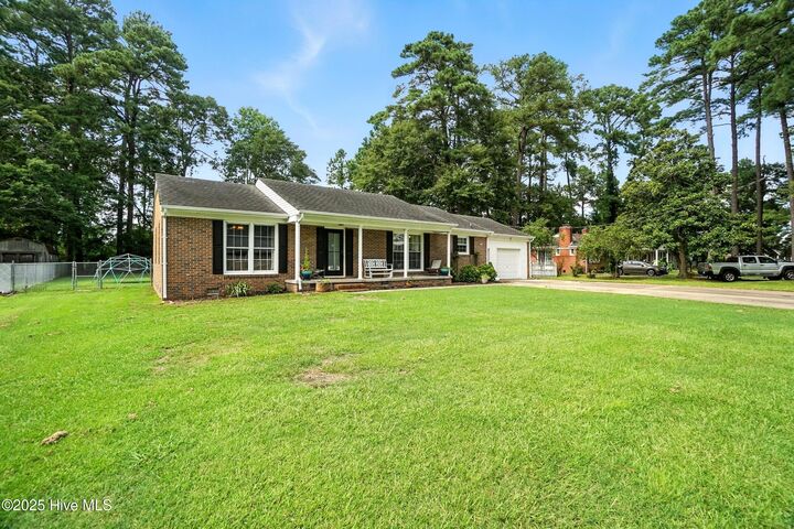 Property Photo:  106 Country Club Drive  NC 27909 