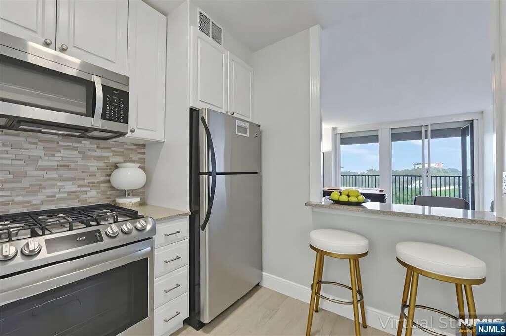 Property Photo:  5 Horizon Road #802  NJ 07024 