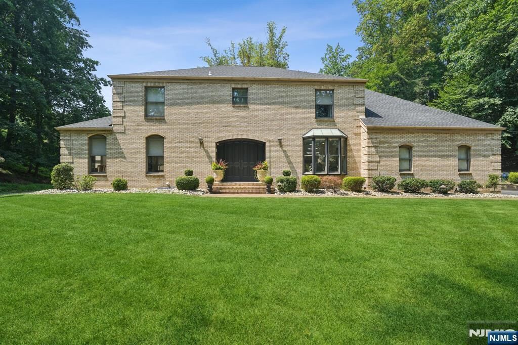 Property Photo:  28 Wildwood Avenue  NJ 07052 
