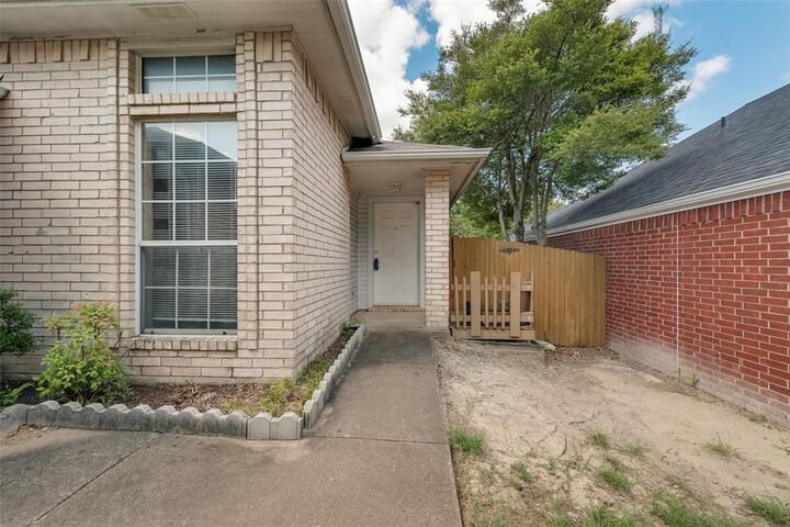 Property Photo: 225 Juniper Ridge Court TX 75115
