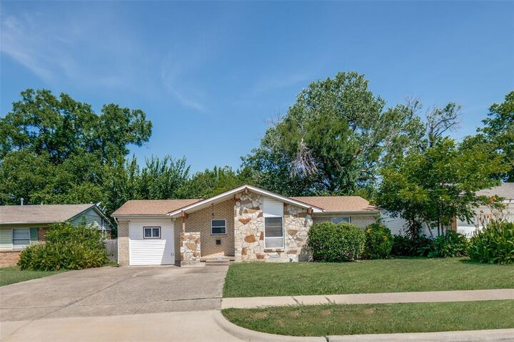 Property Photo:  1417 Summit Street  TX 75149 