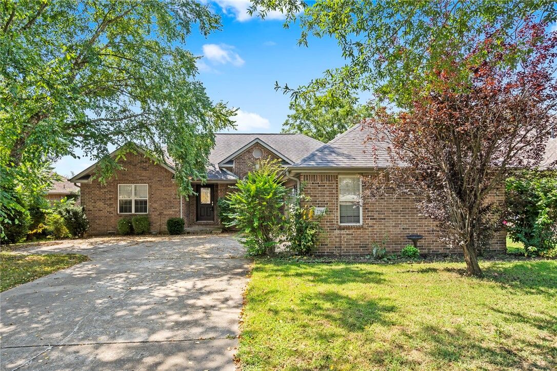 Property Photo: 2703 SW 8th Street AR 72712