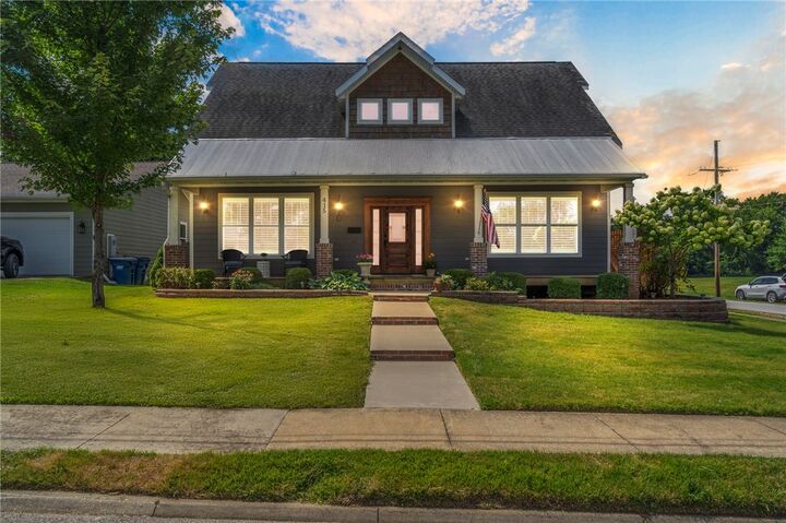 Property Photo:  415 NW 5th Street  AR 72712 