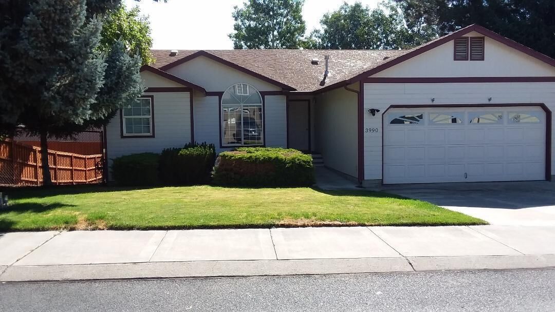 Property Photo:  3990 SW Ben Hogan Drive  OR 97756 