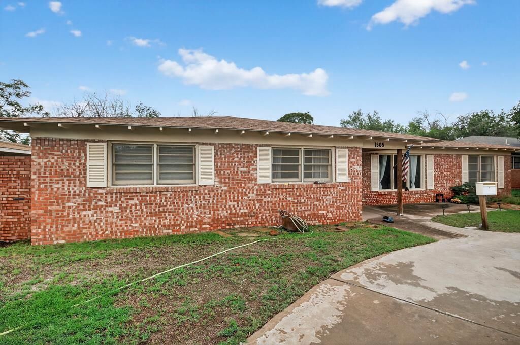 Property Photo: 1605 N I St TX 79701