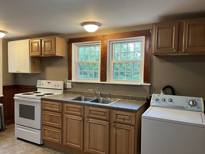Property Photo:  52 Elmwood St 2  MA 01527 