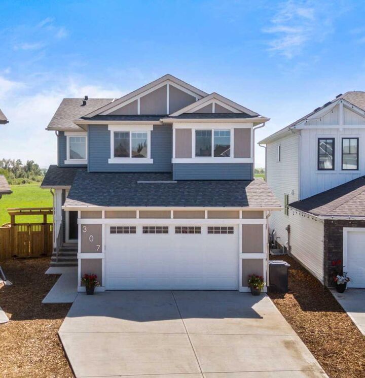 Property Photo: 307 Monterey Place SE AB T1V 0H6