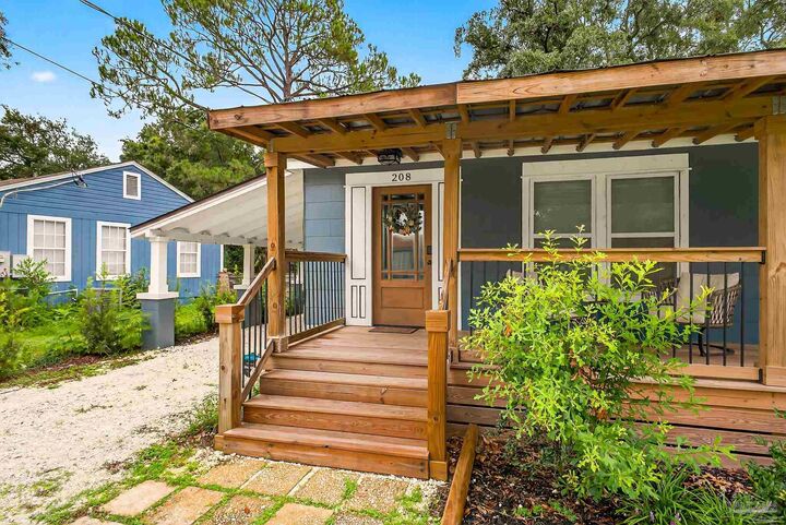 Property Photo: 208 NW Gilliand Rd FL 32507