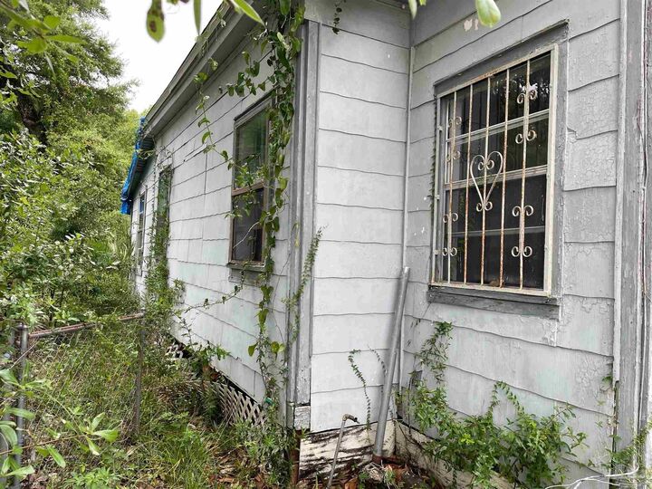 Property Photo: 315 N A St FL 32501