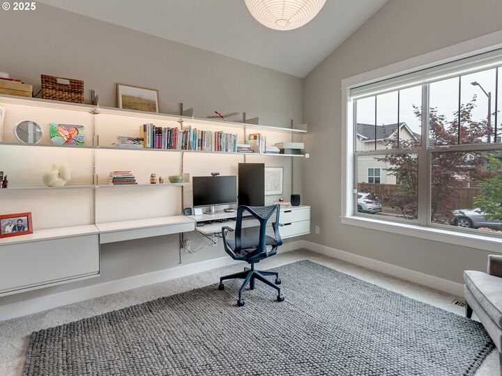Property Photo: 4057 Heron Dr OR 97068